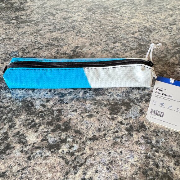 NWT Rareform BLUE and WHITE Pen Cables Cosmetics Pouch - Picture 1 of 8